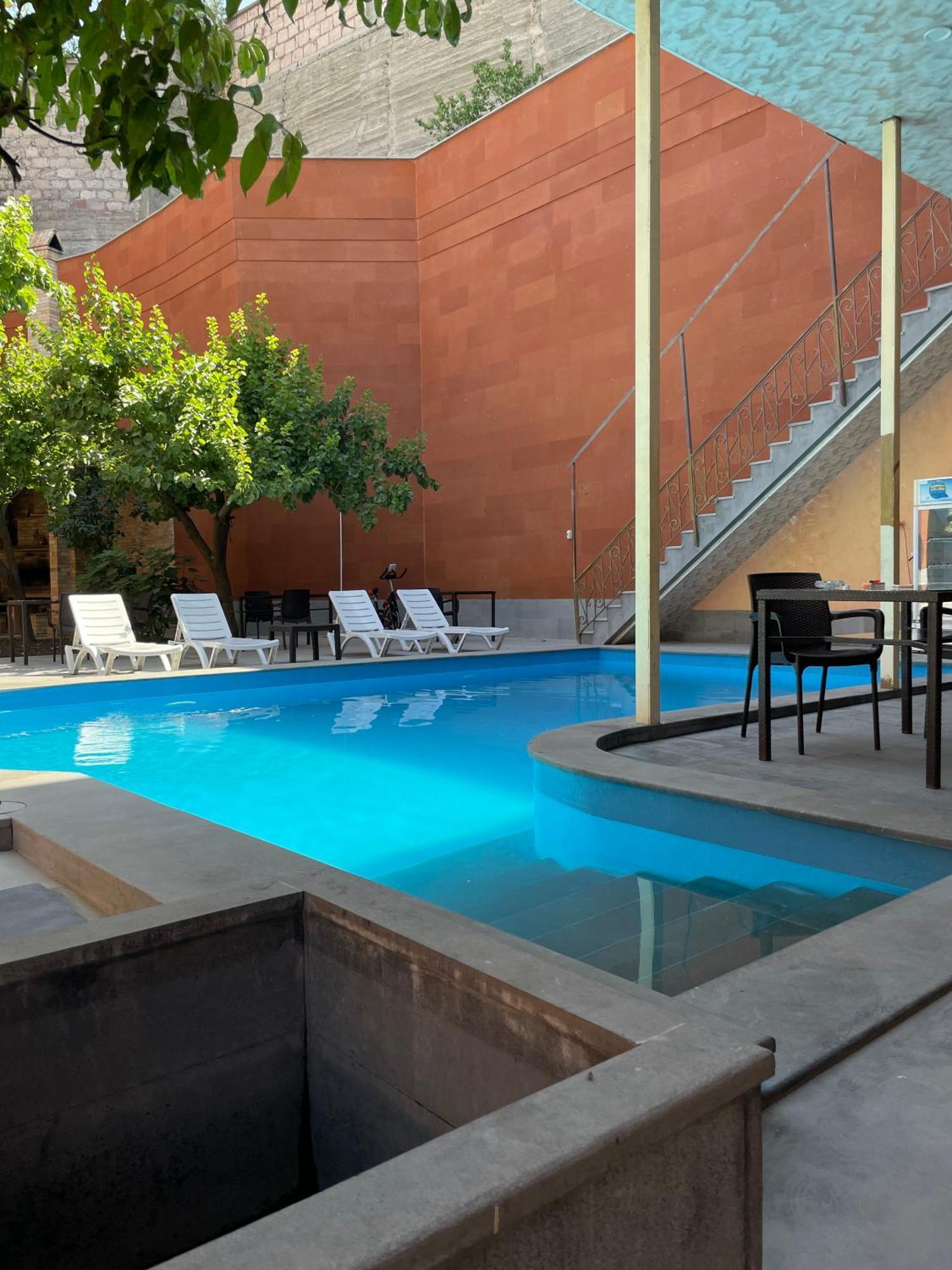 Red Hotel Yerevan Center Exterior foto