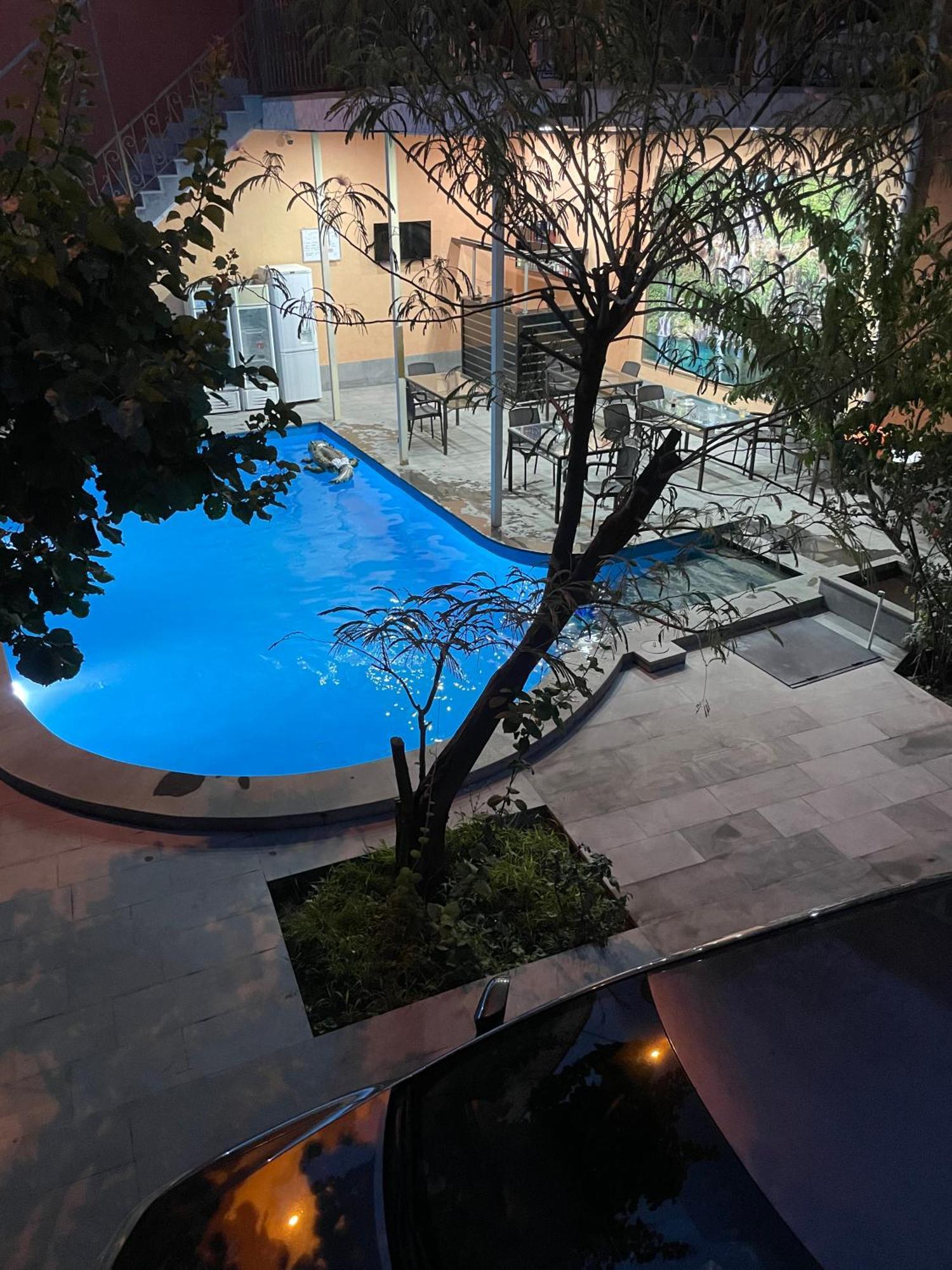 Red Hotel Yerevan Center Exterior foto