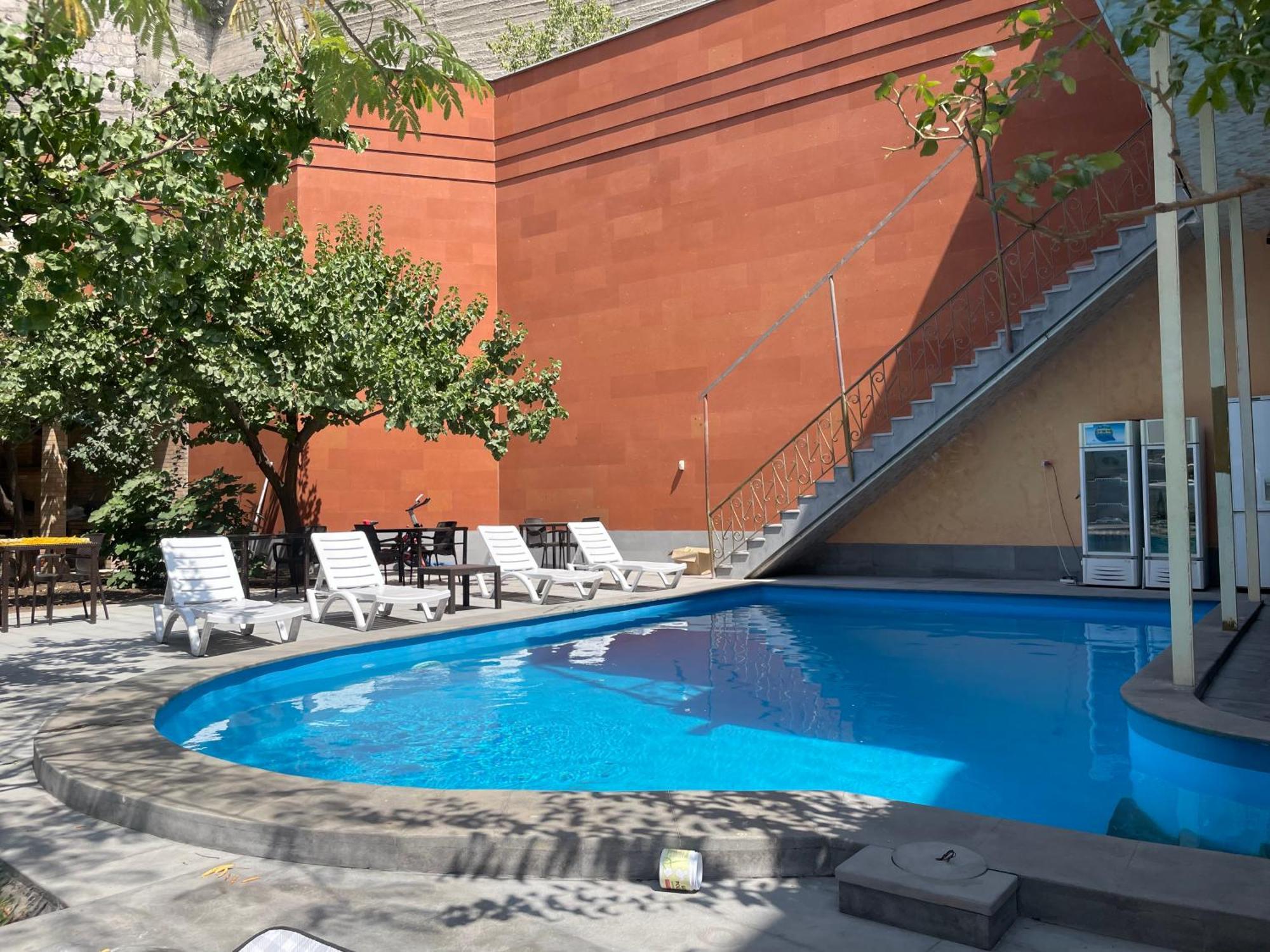 Red Hotel Yerevan Center Exterior foto